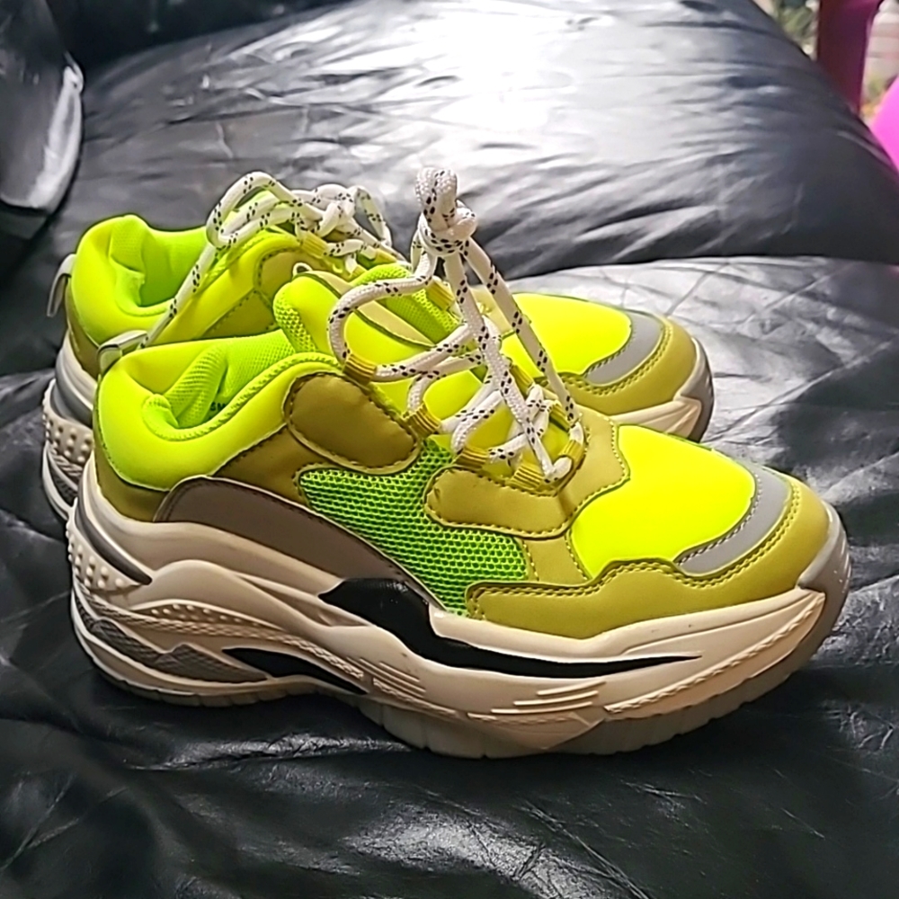 Fashion Nova lightgreen woman sneakers brand new without tags